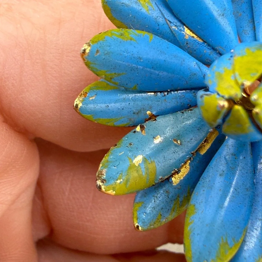 Vintage Enamel Flower Brooch Blue Green Gold Tone READ‎